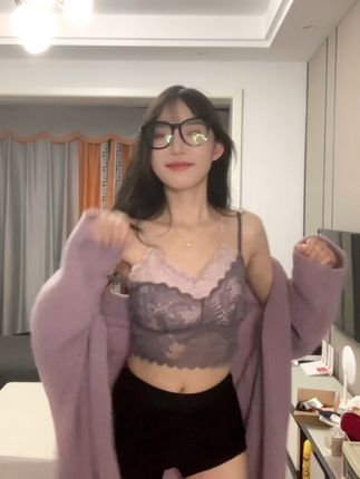 抖音颜值博主任智桃微密圈作品赏析，水蜜桃般的童颜！