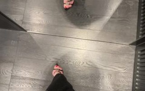 脸红Dearie微密圈WEME作品，从高铁到路虎的精心创作