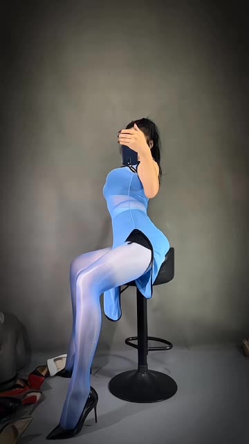 秀人晚苏susu，OL 太养眼了！丰满胸部与纤细腰肢的完美结合