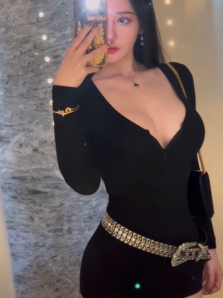 不爱笑的赛琳微密圈照片解析,作品背后的动人故事