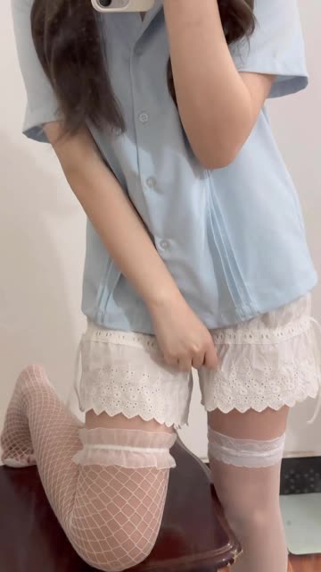 停车场里的高挑美女,晚苏 susu 空姐制服加黑丝