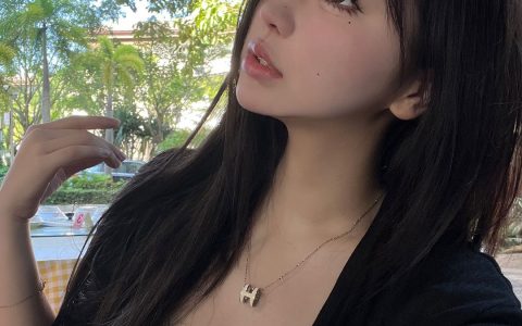 Tina很妖孽呀 职业装秘书#秘书#黑丝搭配#御姐，黑丝秘书写真