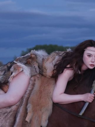 MIYA瑜伽写真集，极限曲线引爆全网