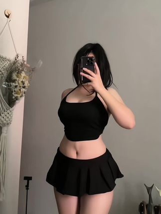 秋秋不要吃鱼梨型身材对镜拍辣妹写真，微密圈中的性感魅力