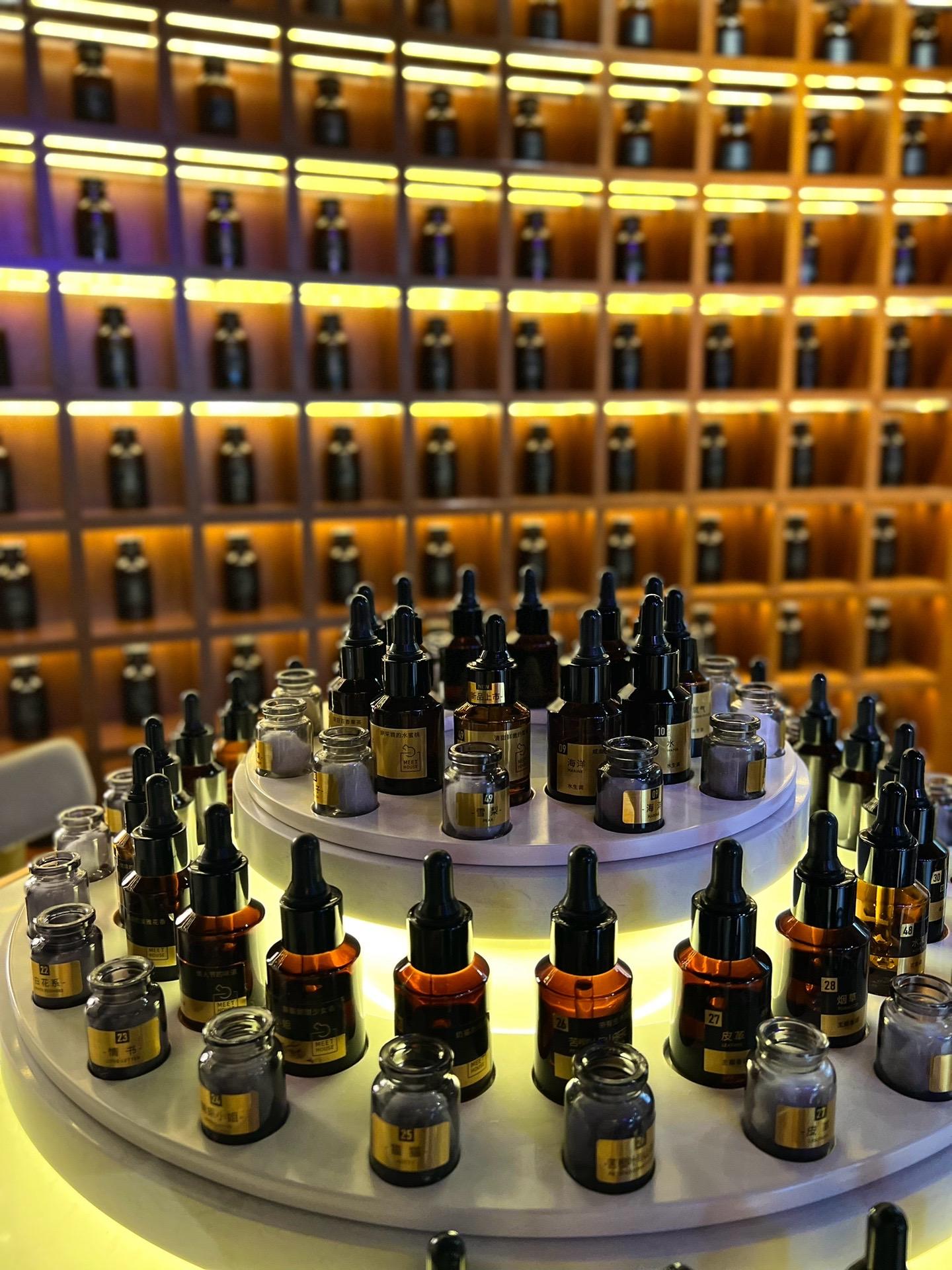 不爱笑的赛琳微密圈资源,她的高清无杂质写真全集