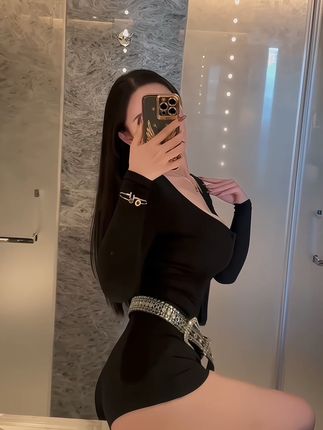 不爱笑的赛琳微密圈资源,蓝色连体比基尼美照大放送