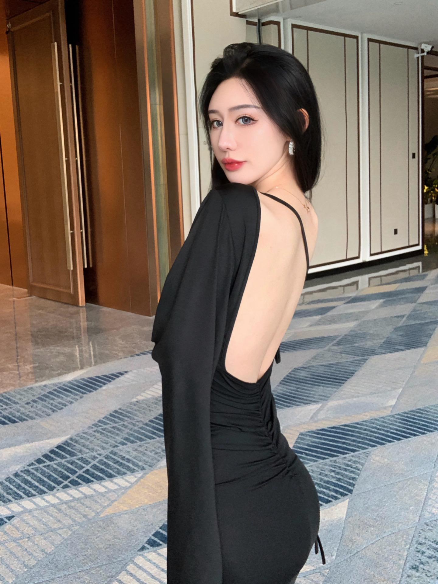 不爱笑的赛琳微密圈付费写真,百变造型与独家风采