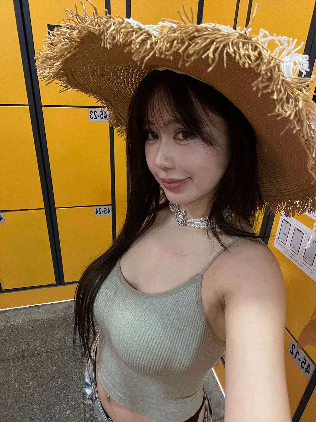 Tina很妖孽呀个人介绍图包简直太猛了，详细介绍图包