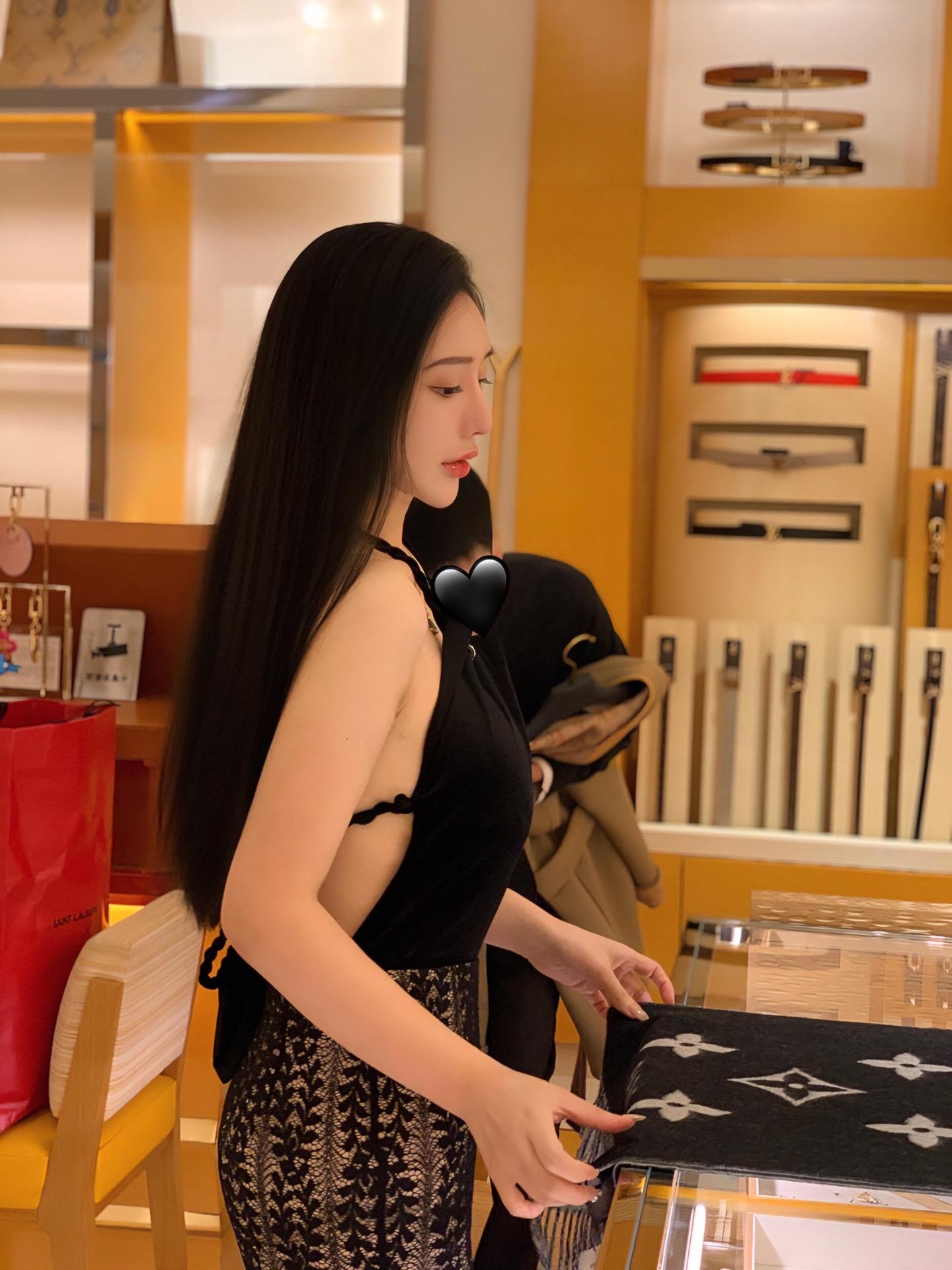 不爱笑的赛琳微博精选作品,高清无杂的纯美写真