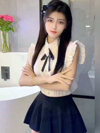 我是来拍视频不会下水游泳,@梅美baby 微博视频热评解析