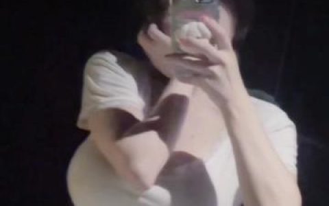 佐佐酱直播吐舌头与翻白眼的啊嘿颜视频揭秘，抖音网红佐佐酱走红之路