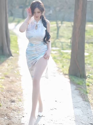 正妹自称「土肥圆矮挫穷」 逆天身材外拍照尺度超大,别样性感的展示