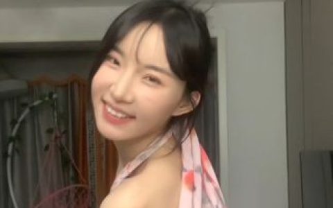 任智桃微密圈全套资源分享，她的气质让人无法抗拒