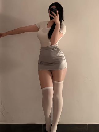 扭一扭活到九十九,秋不吃鱼微胖女孩的活力写真