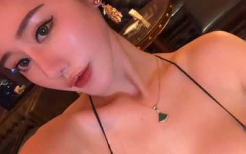 不爱笑的赛琳微密圈饭拍视频，独家内容全网首发