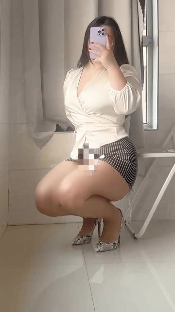 秀人晚苏susu，OL 太养眼了！丰满胸部与纤细腰肢的完美结合