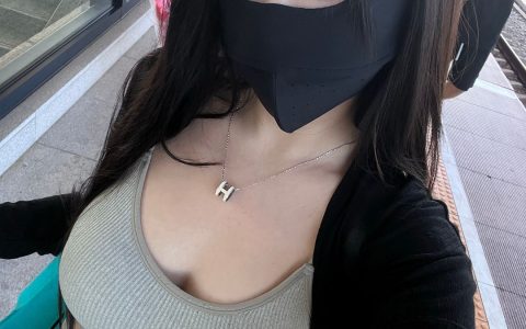 Tina很妖孽呀个人介绍图包简直太猛了，详细介绍图包