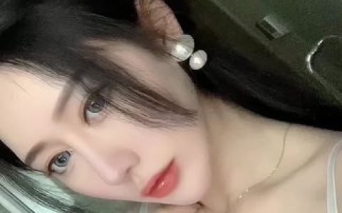 不爱笑的赛琳微密圈照片解析，作品背后的动人故事