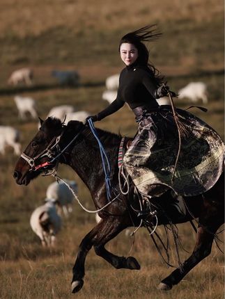 性感米娅Miya情趣皮裤写真，诱惑翘臀写真全集