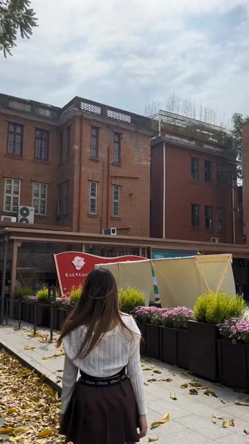 晴天小猪本猪定制作品大揭秘,专属内容引发关注