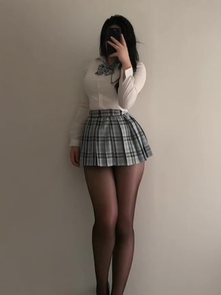 秋秋不要吃鱼包臀裙肉肉腿写真,微密圈独家图包分享