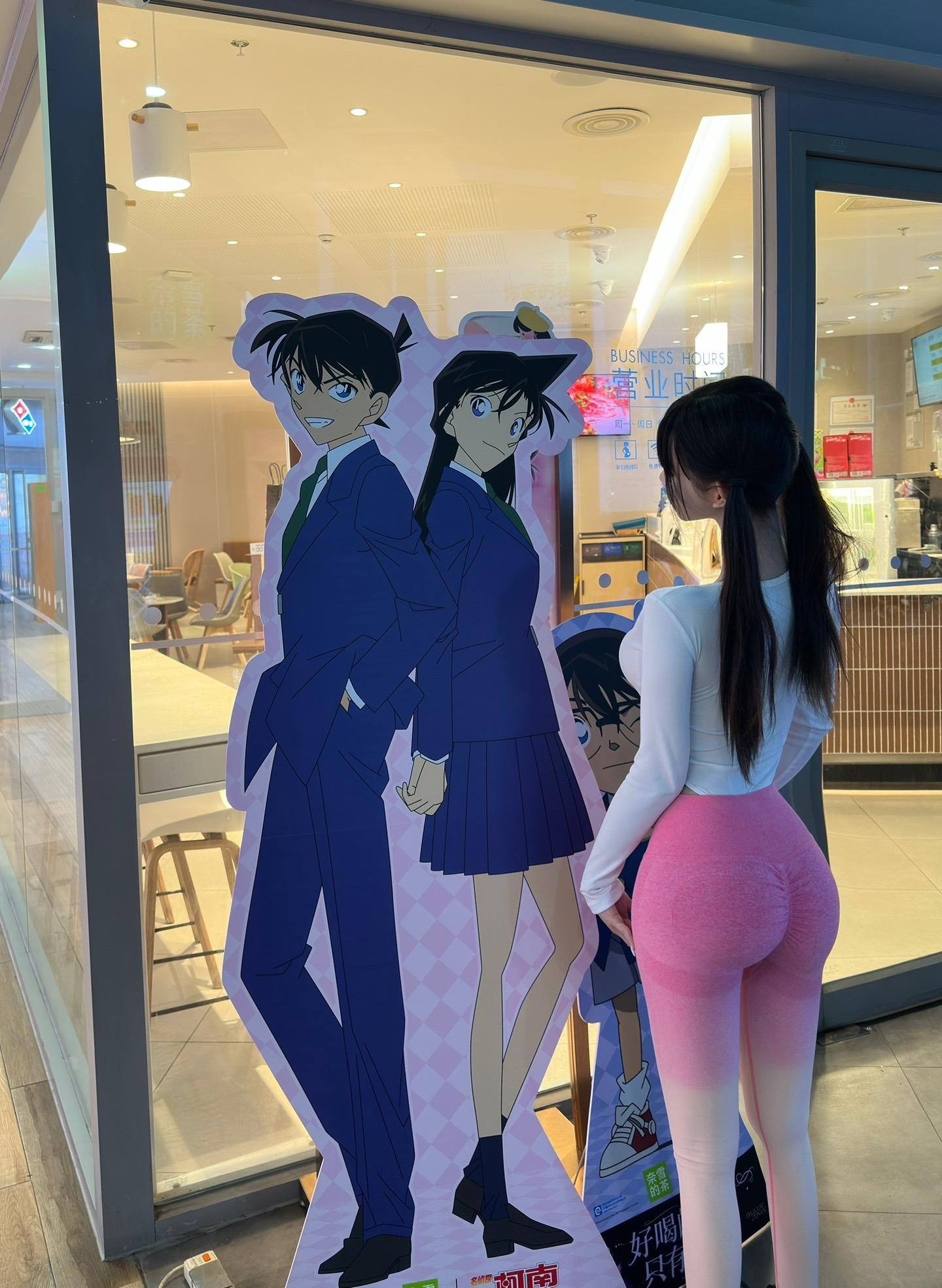 无欲无求的推土君身材曲线,独特风格亮点