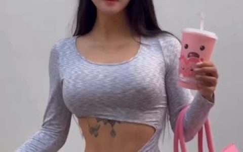 宋昱欣身材前凸后翘网友称其为“臀神”，如何练出宋昱欣的同款身材？