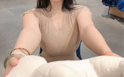 微密圈性感黑丝作品，可爱的肉巴全新视频分享