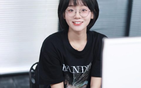 胜利的小生活微密圈白丝写真集，精选JK装作品分享下载