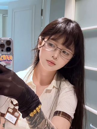 纹身美女卡通百科老王的微密WEME圈,她的作品真的太伤身了?