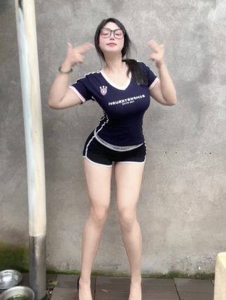 可爱的肉巴姐妹花黑丝合集,微密圈中的双重性感享受