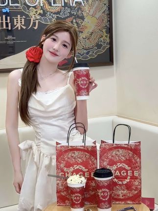 B站十万口草莓粥粥微博照片合集下载,UP主的私密生活全揭秘