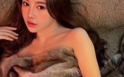 猪小七游泳视频原拍，猪小七的泳装秀原拍视频曝光