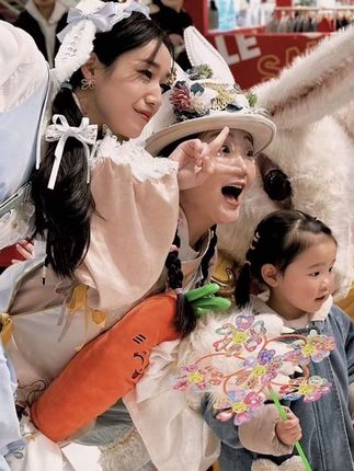 十万口草莓粥粥写真视频打包,网红舰长的独特风采