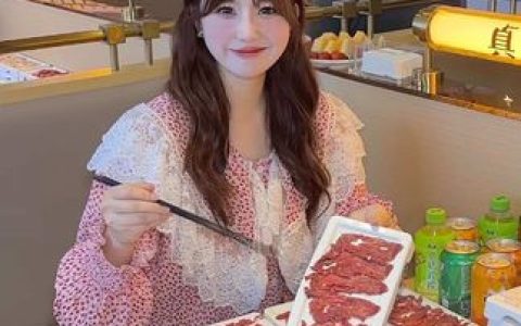 十万口草莓粥粥COS写真合集欣赏，丰富作品展现她的多面魅力