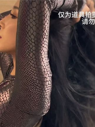 抖音美女李嘉欣97，微密圈子作品“红色伊人”展示内衣穿搭