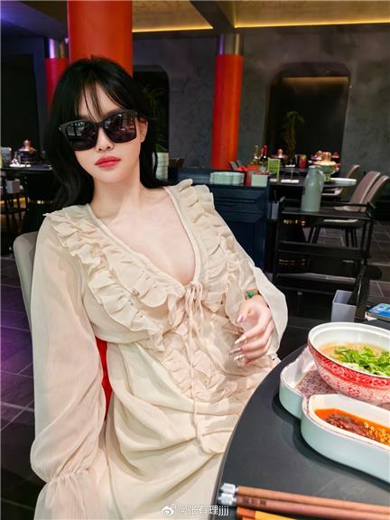 张鑫baby微密圈图片独家首发,微博热门资源免费获取