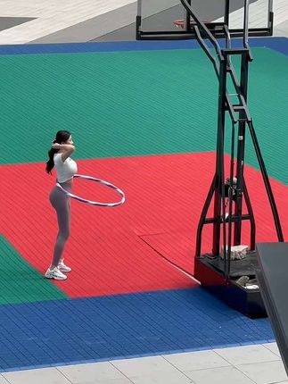 猪小七大摆锤表演让人目瞪口呆,猪小七惊险刺激的表现