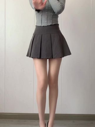 微密圈_林扣弦吊带装扮全集，抖音粉丝202万热议的付费内容