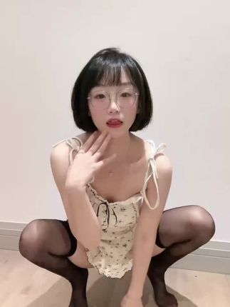 王胜利的小生活微密圈白丝护士写真，收费内容提前揭秘