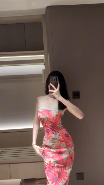 麻利亚辣微密圈女神的青涩与成熟并存，微密圈中的独特魅力