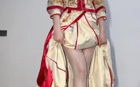 白龙猫女的蟒蛇丝袜作品最新发布，粉丝们最期待的造型解析