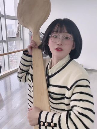 胜利的小生活微密圈白丝写真集，精选JK装作品分享下载