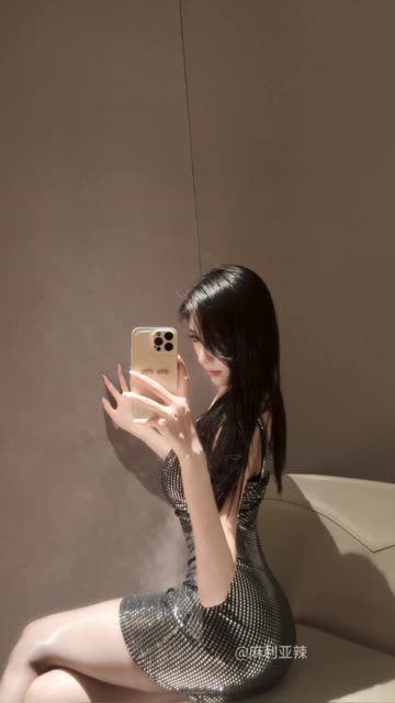 麻利亚辣是谁？网络上最具争议的清纯女神，微密圈中的炙手可热