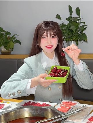 草莓粥粥B站舰长图集分享,她的经典COS作品究竟有多火?