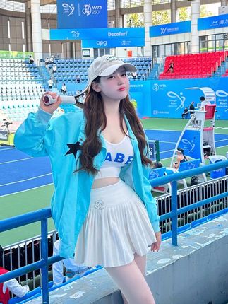 十万口草莓粥粥的个人资料及粉丝圈探秘,她的魅力为何如此火爆?