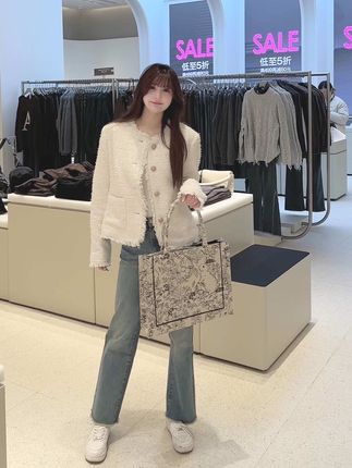 十万口草莓粥粥微密圈写真合集打包下载，独家资源一键获取