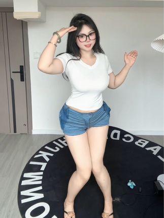 微密圈限时开放可爱的肉巴最新作品,黑丝性感魅力再现