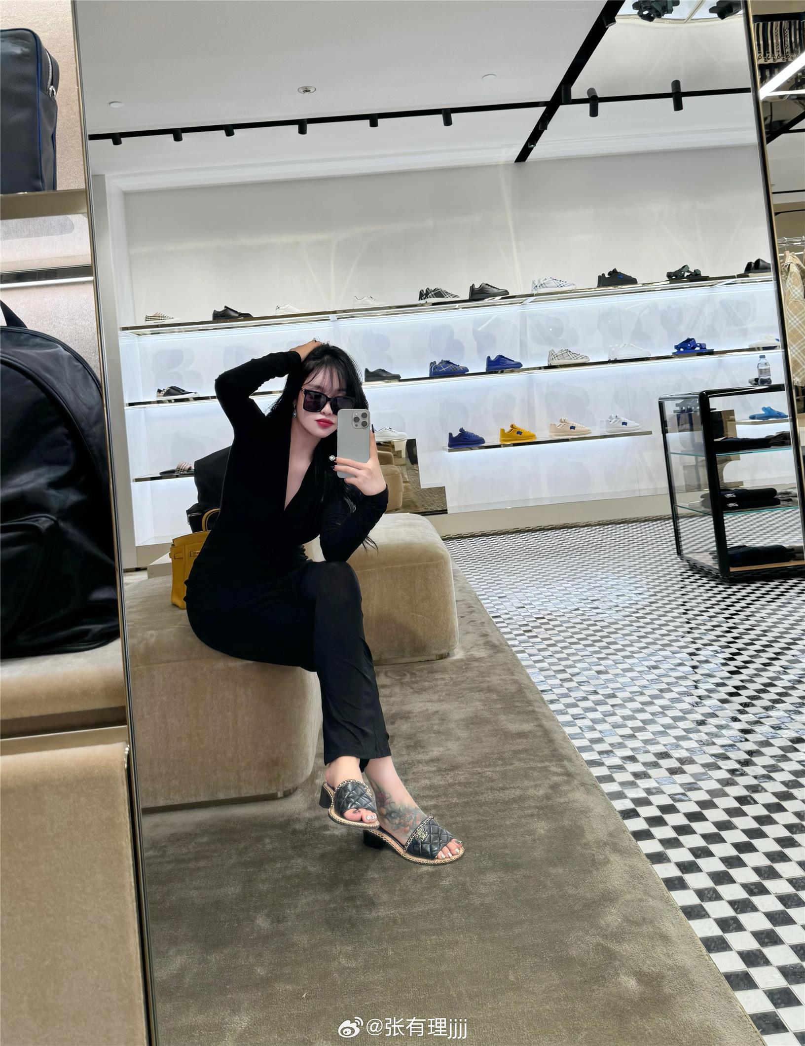 张鑫baby微密圈图片独家首发,微博热门资源免费获取