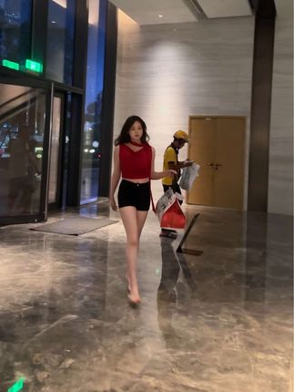 天使面孔魔鬼身材!可可西yyy微密圈黑丝蒙眼作品曝光